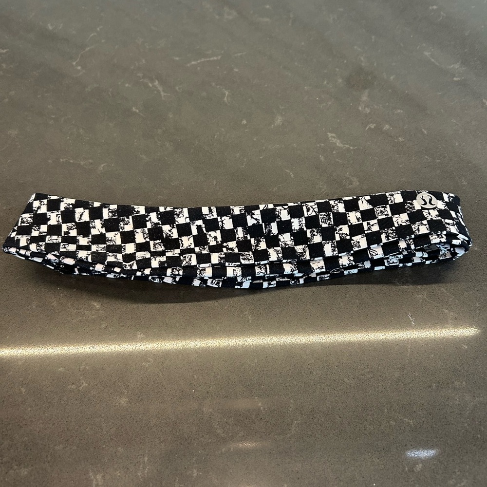 Lululemon black and White stretch headband